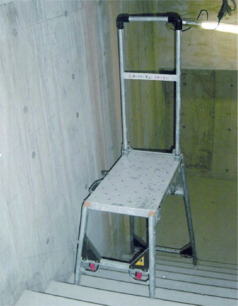 階段用作業台 ダンペイウマ | 西南機材株式会社